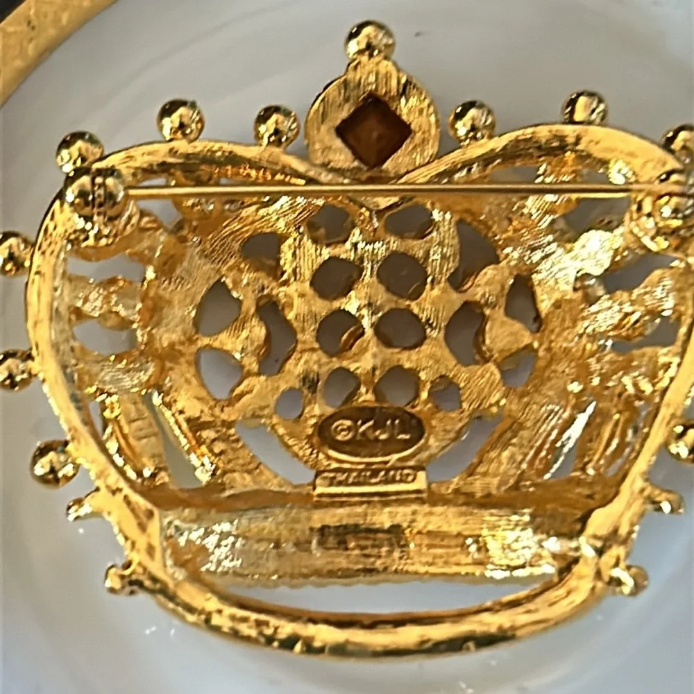 Vintage KJL Kenneth J Lane Crown Brooch - Picture 5 of 7